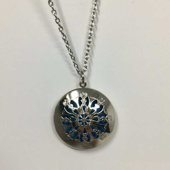 Set of 5 Locket Diffusers (Makes great gifts!) - Picture 2 of 9